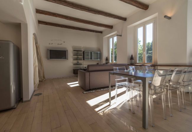 Appartamento a Lecco - Lungolago Holiday Home - Affitti Brevi Italia Appartamento a Lecco - Lungolago Holiday Home - Affitti Brevi Italia