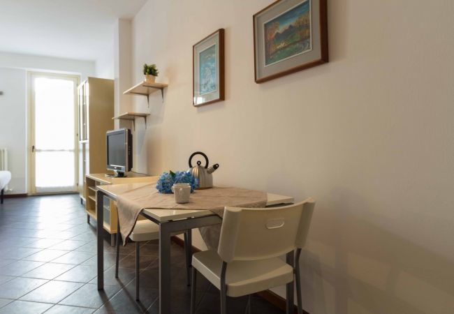 Studio a Lecco - Galleria Roma Studio - Affitti Brevi Italia Studio a Lecco - Galleria Roma Studio - Affitti Brevi Italia