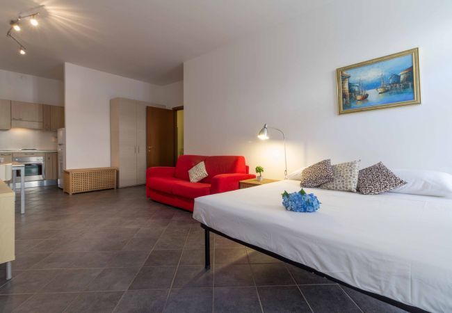 Studio a Lecco - Galleria Roma Studio - Affitti Brevi Italia Studio a Lecco - Galleria Roma Studio - Affitti Brevi Italia