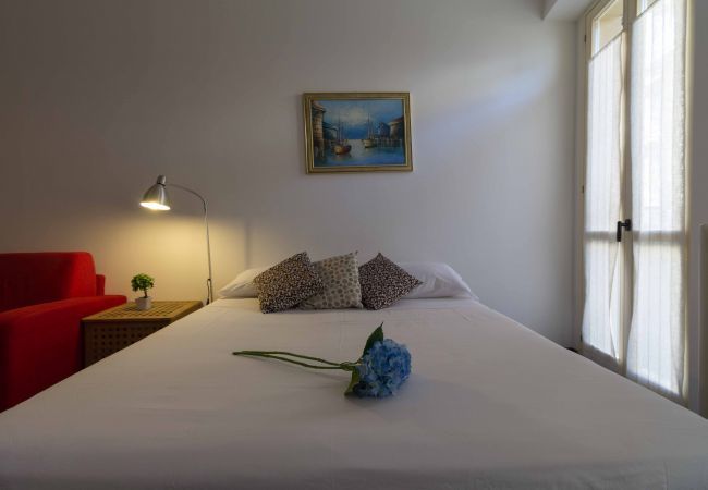 Studio a Lecco - Galleria Roma Studio - Affitti Brevi Italia Studio a Lecco - Galleria Roma Studio - Affitti Brevi Italia