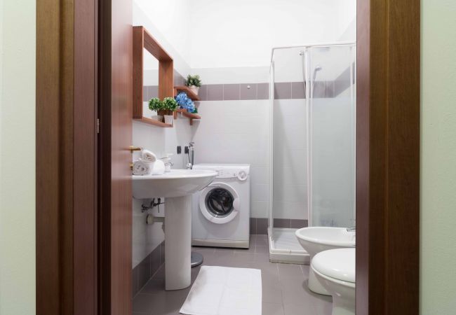 Studio a Lecco - Galleria Roma Studio - Affitti Brevi Italia Studio a Lecco - Galleria Roma Studio - Affitti Brevi Italia