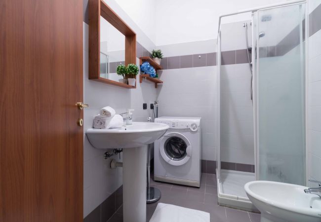 Studio a Lecco - Galleria Roma Studio - Affitti Brevi Italia Studio a Lecco - Galleria Roma Studio - Affitti Brevi Italia