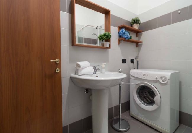 Studio a Lecco - Galleria Roma Studio - Affitti Brevi Italia Studio a Lecco - Galleria Roma Studio - Affitti Brevi Italia