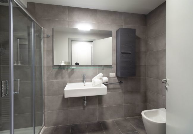 Studio a Lecco - Appartamento Girasole - Affitti Brevi Italia Studio a Lecco - Appartamento Girasole - Affitti Brevi Italia