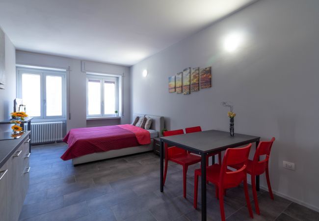 Studio a Lecco - Appartamento Girasole - Affitti Brevi Italia Studio a Lecco - Appartamento Girasole - Affitti Brevi Italia