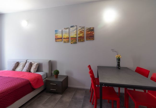 Studio a Lecco - Appartamento Girasole - Affitti Brevi Italia Studio a Lecco - Appartamento Girasole - Affitti Brevi Italia