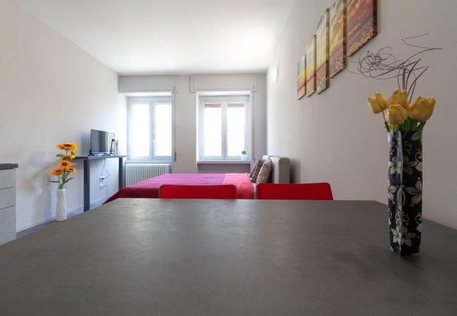 Studio a Lecco - Appartamento Girasole - Affitti Brevi Italia Studio a Lecco - Appartamento Girasole - Affitti Brevi Italia