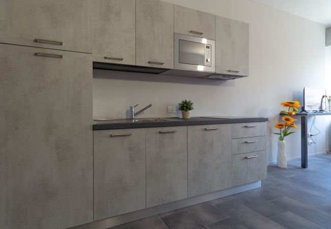 Studio a Lecco - Appartamento Girasole - Affitti Brevi Italia Studio a Lecco - Appartamento Girasole - Affitti Brevi Italia