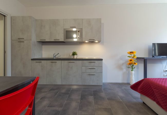 Studio a Lecco - Appartamento Girasole - Affitti Brevi Italia Studio a Lecco - Appartamento Girasole - Affitti Brevi Italia