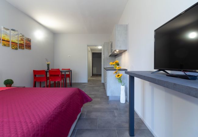 Studio a Lecco - Appartamento Girasole - Affitti Brevi Italia Studio a Lecco - Appartamento Girasole - Affitti Brevi Italia