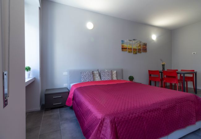 Studio a Lecco - Appartamento Girasole - Affitti Brevi Italia Studio a Lecco - Appartamento Girasole - Affitti Brevi Italia