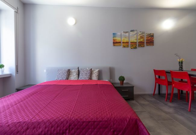 Studio a Lecco - Appartamento Girasole - Affitti Brevi Italia Studio a Lecco - Appartamento Girasole - Affitti Brevi Italia