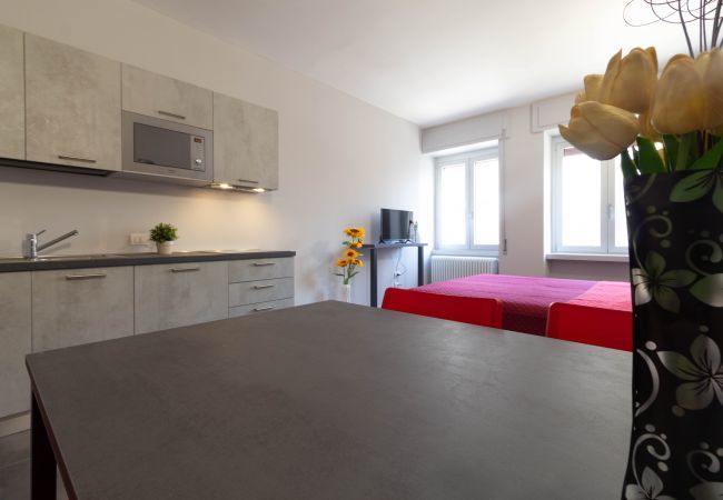 Studio a Lecco - Appartamento Girasole - Affitti Brevi Italia Studio a Lecco - Appartamento Girasole - Affitti Brevi Italia