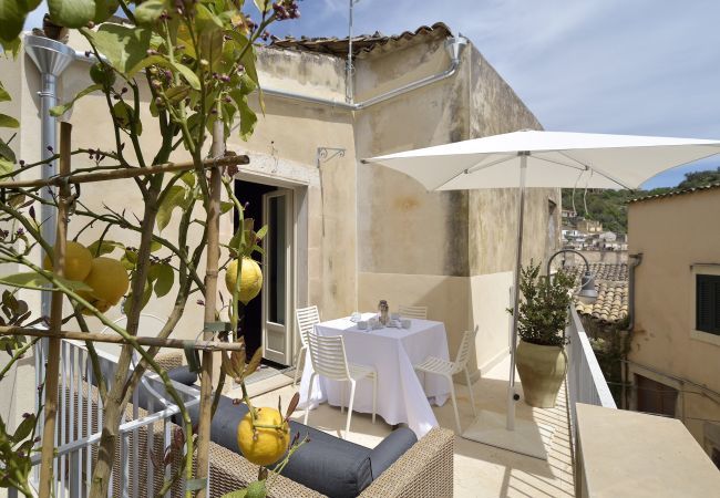 Appartamento a Modica - DOMUS SBIRCIÒ - Affitti Brevi Italia Appartamento a Modica - DOMUS SBIRCIÒ - Affitti Brevi Italia