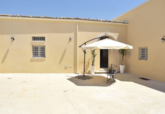 Villa a Noto - CASA DEI LIMONI CON PISCINA BLU Villa a Noto - CASA DEI LIMONI CON PISCINA BLU