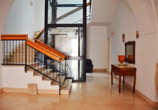 atrio del palazzo A due passi dal ponte Apartment  Affitti Brevi Italia Appartamento a Gravina in Puglia - A due passi dal ponte Apartment - Affitti Brevi It