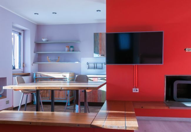 Sala Da Pranzo Appartamento La Pigna Solo Affitti Brevi Sala Da Pranzo Appartamento La Pigna Solo Affitti Brevi “Tavolo, Panca e Tv“