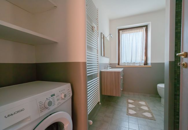 Bagno Appartamento La Pigna Solo Affitti Brevi  Bagno Appartamento La Pigna - Solo Affitti Brevi “ Lavatrice“