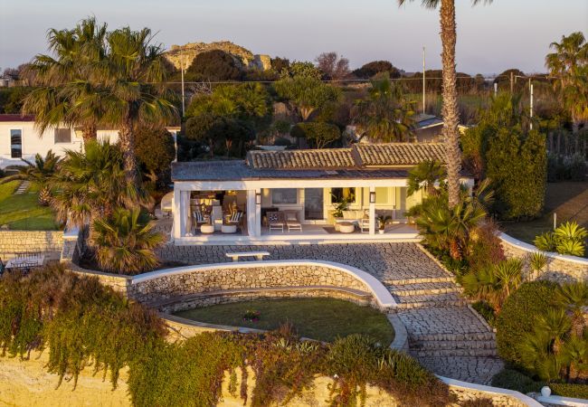 Villa a Ispica - BAIA L'AURA accesso diretto al mare Villa a Ispica - BAIA L'AURA accesso diretto al mare