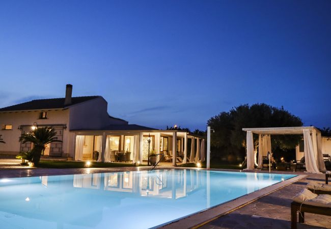 Villa a Ispica - VILLA ERIKA con piscina privata Villa a Ispica - VILLA ERIKA con piscina privata