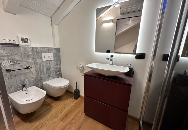 Bagno Mansarda E - PIOL42 Appartamento a Rivoli - Mansard Apartment E - Affitti Brevi Italia