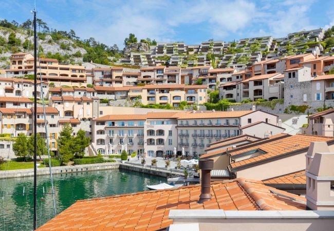 Appartamento a Duino-Aurisina - Vista sul porticciolo - Portopiccolo Apartments Appartamento a Duino-Aurisina - Vista sul porticciolo - Portopiccolo Apartments