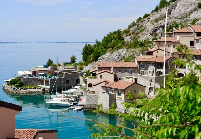Appartamento a Duino-Aurisina - Tramonto sul mare - Portopiccolo Apartments Appartamento a Duino-Aurisina - Tramonto sul mare - Portopiccolo Apartments