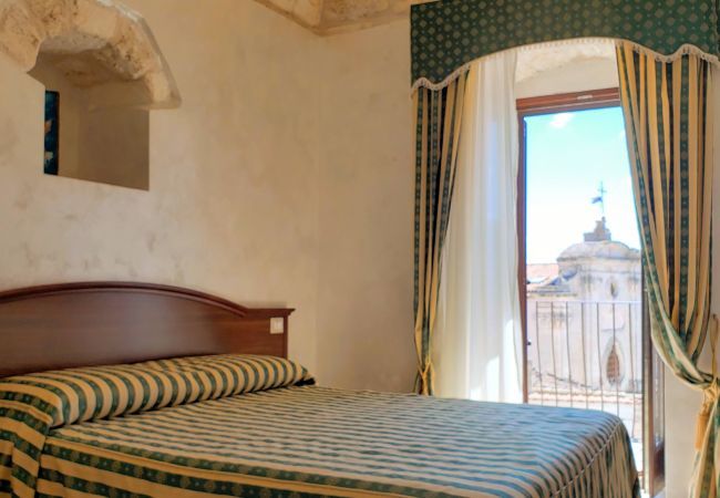 Camera da letto Dimora Arco 2 - Affitti Brevi Italia Camera da letto Dimora Arco 2 - Affitti Brevi Italia