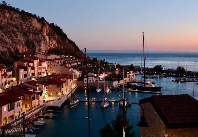 Appartamento a Duino-Aurisina - Topazio nel Borgo - Portopiccolo Apartments Appartamento a Duino-Aurisina - Topazio nel Borgo - Portopiccolo Apartments