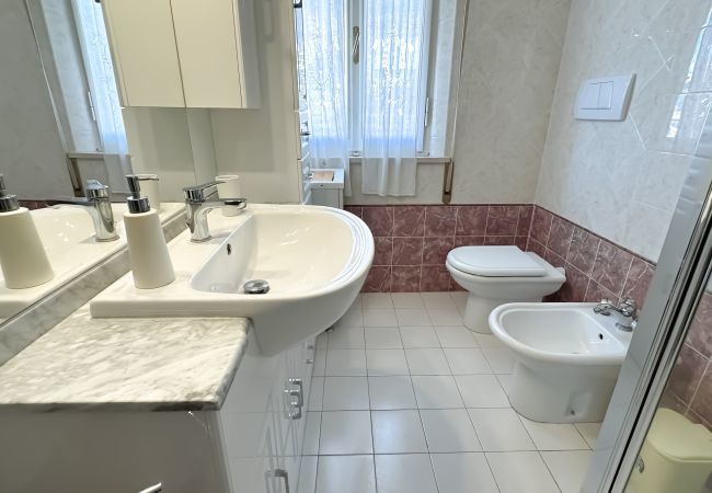 Bagno Appartamento MareLargo Affitti Brevi Italia  Appartamento a Rimini - Appartamento MareLargo - Affitti Brevi Italia