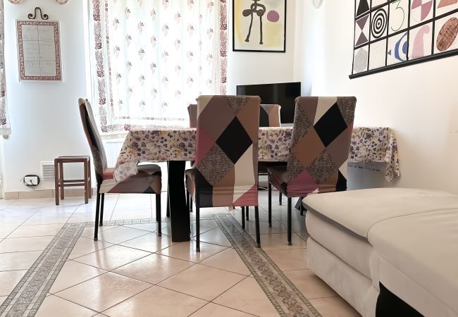 Sala da pranzo Appartamento MareLargo Affitti Brevi Italia  Appartamento a Rimini - Appartamento MareLargo - Affitti Brevi Italia