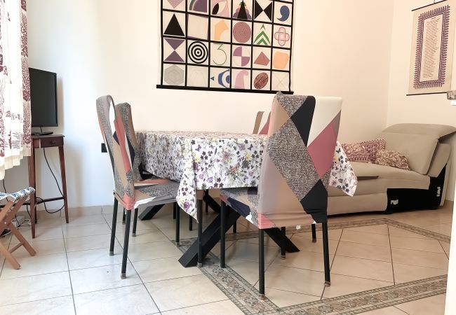 Sala da pranzo Appartamento MareLargo Affitti Brevi Italia  Appartamento a Rimini - Appartamento MareLargo - Affitti Brevi Italia