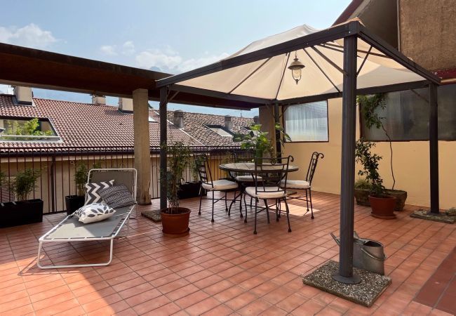 ideale per rilassarsi terrazza decorata con piante