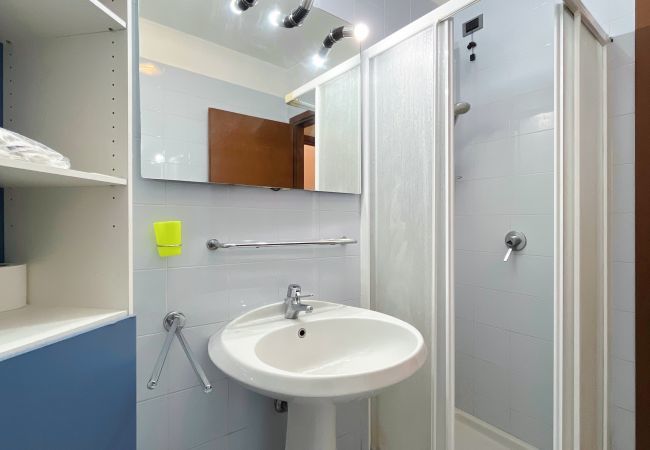 Bagno accessoriato con doccia Bagno accessoriato con doccia