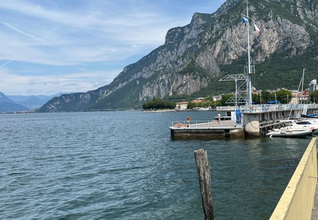 Esterno complesso, passeggiate Esterno complesso passeggiate, lago