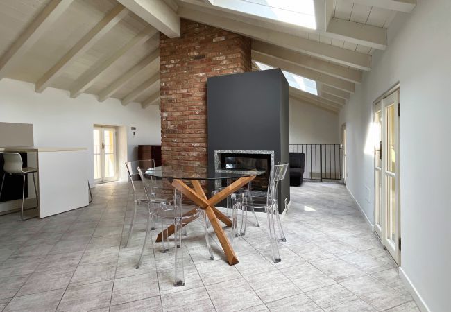 Appartamento a Lecco - Reel House - Affitti Brevi Italia Appartamento a Lecco - Reel House - Affitti Brevi Italia