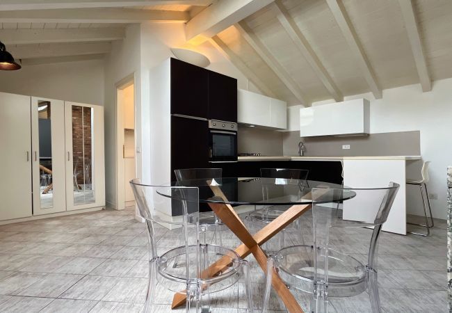 Appartamento a Lecco - Reel House - Affitti Brevi Italia Appartamento a Lecco - Reel House - Affitti Brevi Italia