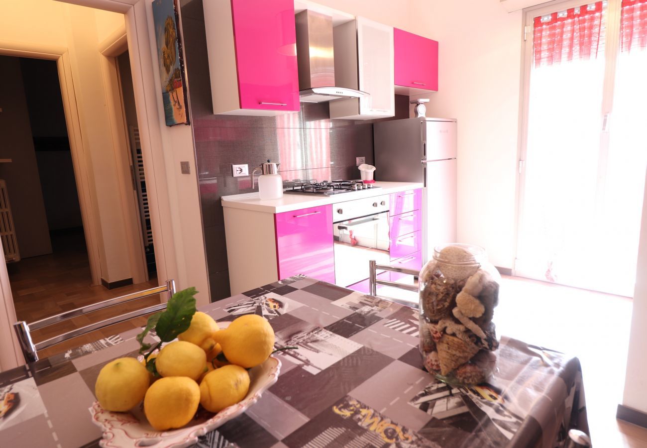 cucina Appartamento fuxia Solo Affitti Brevi Appartamento a Tortoreto Lido - Appartamento Fuxia - Affitti Brevi Italia