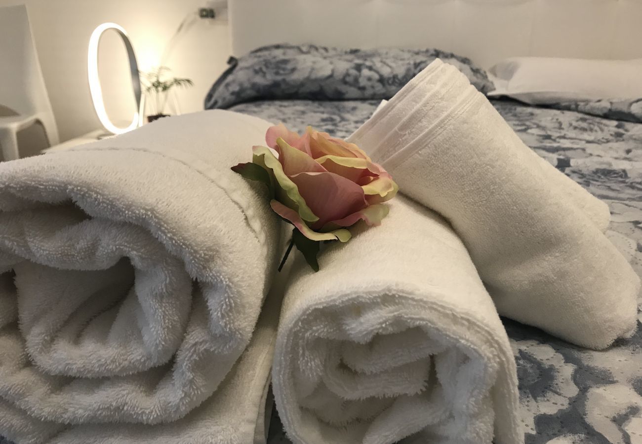 Dettaglio Camera 1 B&B Home Sweet Home – Affitti Brevi Italia Dettaglio Camera 1 B&B Home Sweet Home – Affitti Brevi Italia