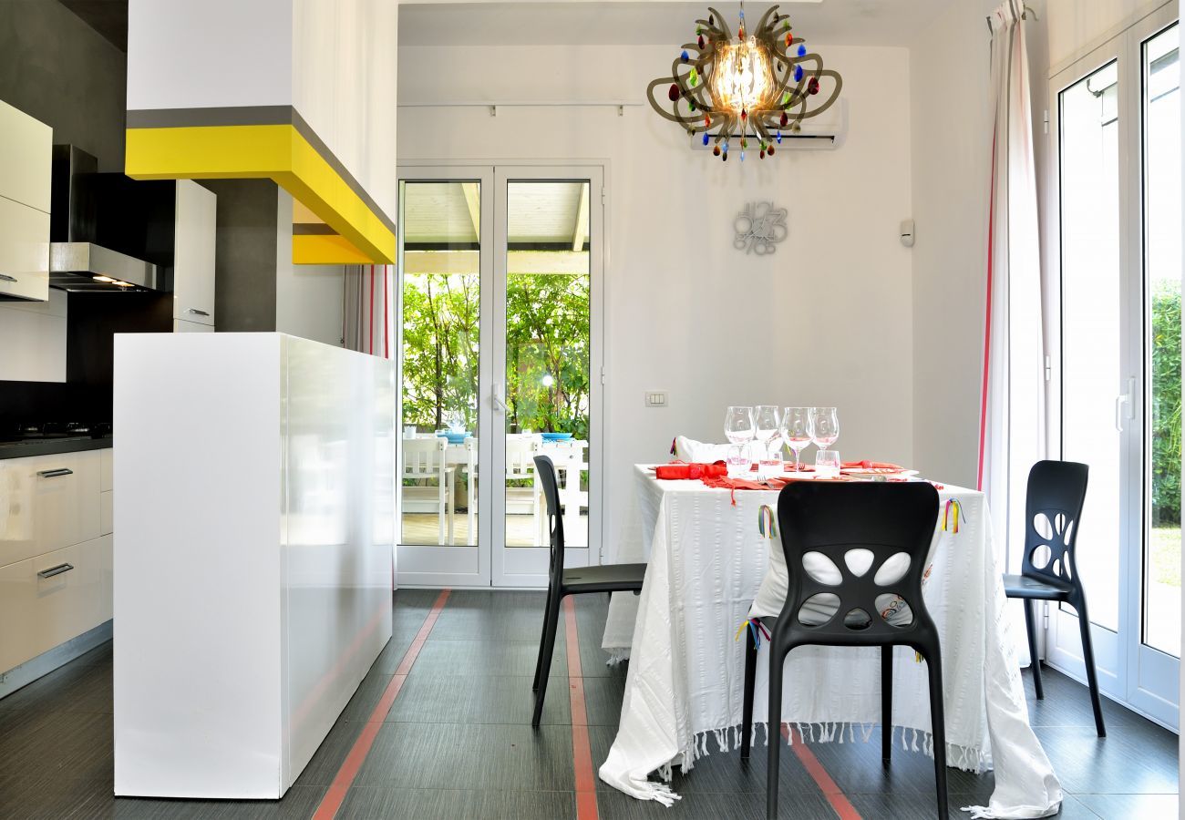 sala da pranzo VILLA RELAX & COMFORT Solo Affitti Brevi Villa a Pozzallo - VILLA RELAX & COMFORT - Affitti Brevi Italia