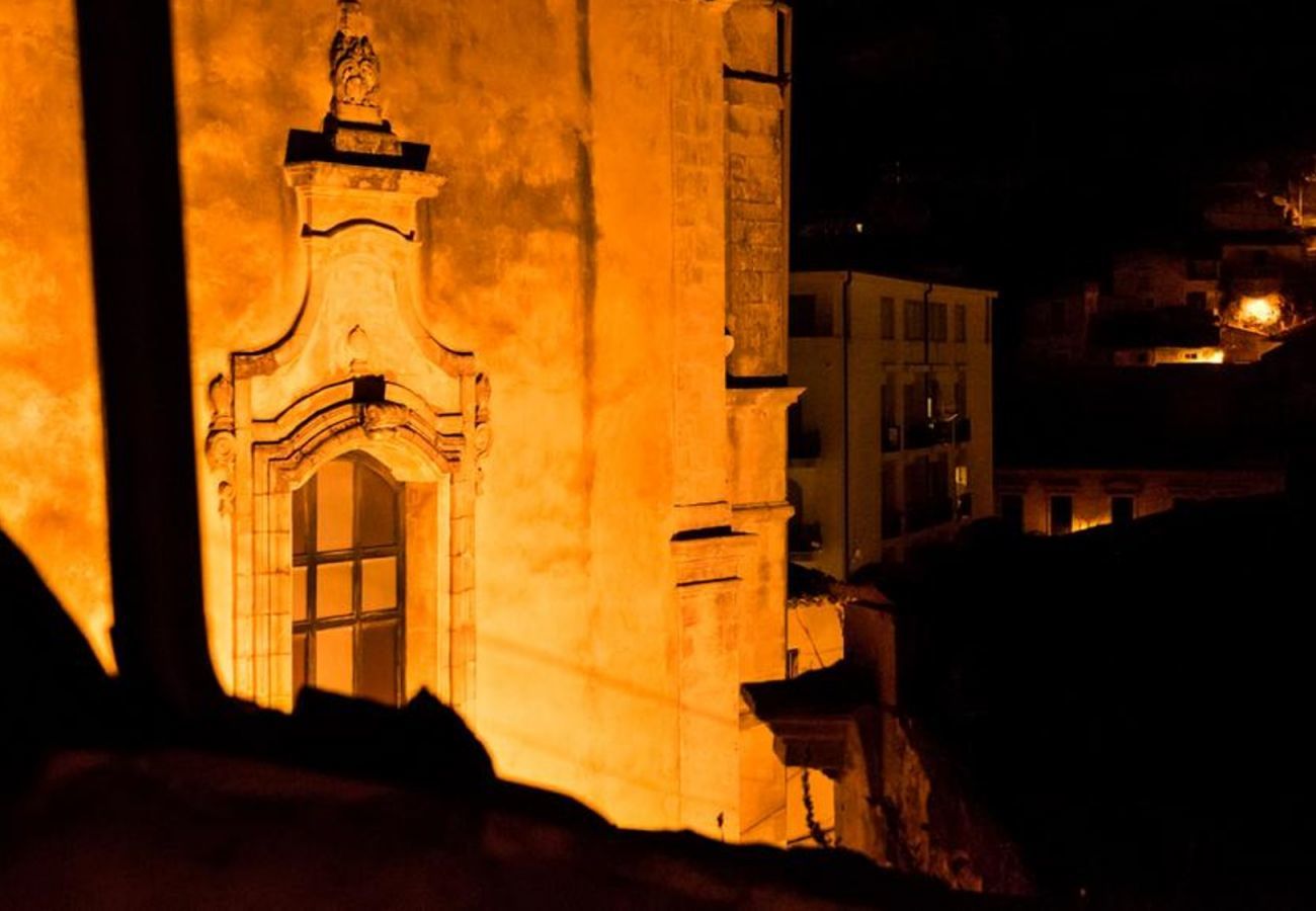 Appartamento a Modica - DOMUS SBIRCIÒ - Affitti Brevi Italia Appartamento a Modica - DOMUS SBIRCIÒ - Affitti Brevi Italia