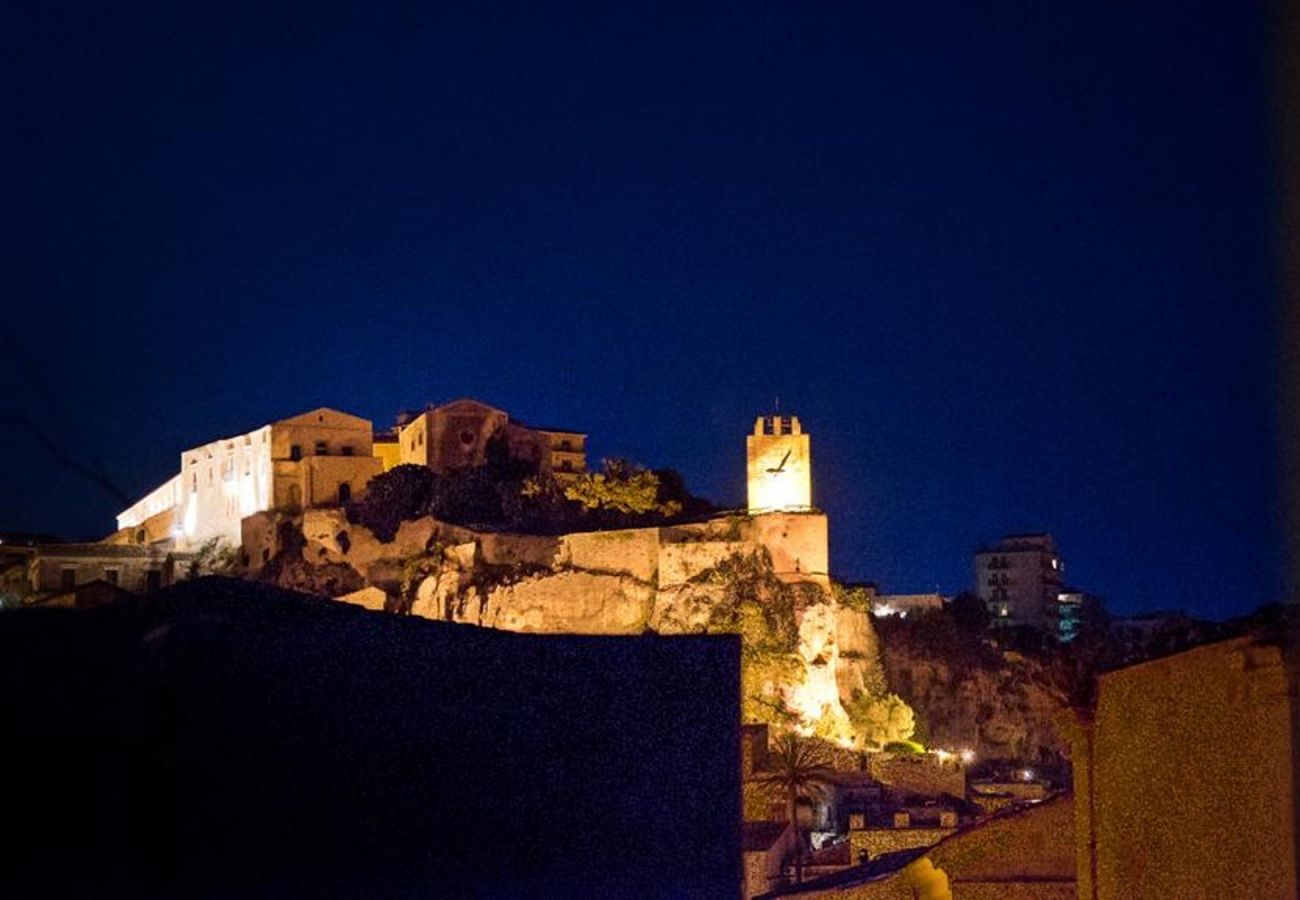 Appartamento a Modica - DOMUS SBIRCIÒ - Affitti Brevi Italia Appartamento a Modica - DOMUS SBIRCIÒ - Affitti Brevi Italia