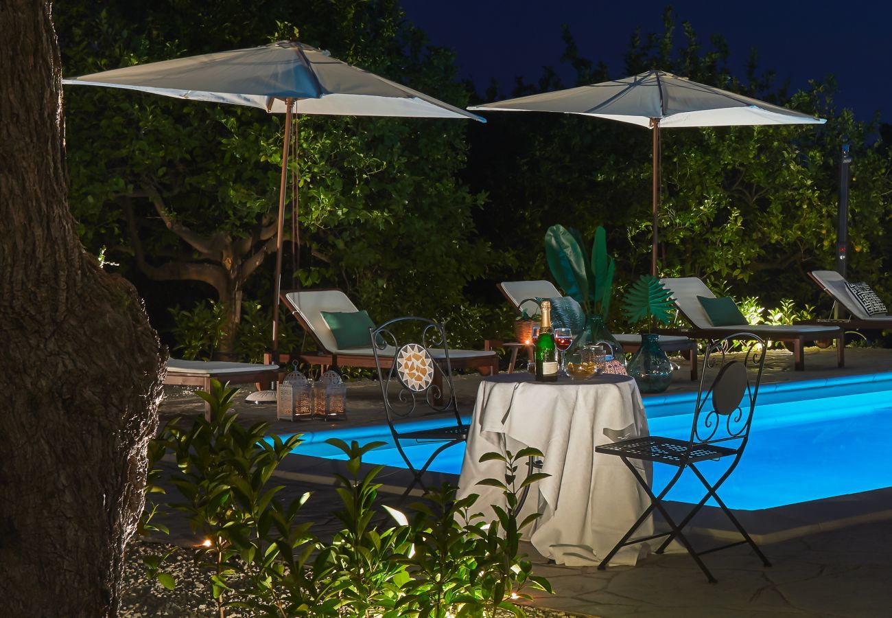 piscina CASA DEI LIMONI con piscina BLU Affitti Brevi Italia Villa a Noto - CASA DEI LIMONI CON PISCINA BLU