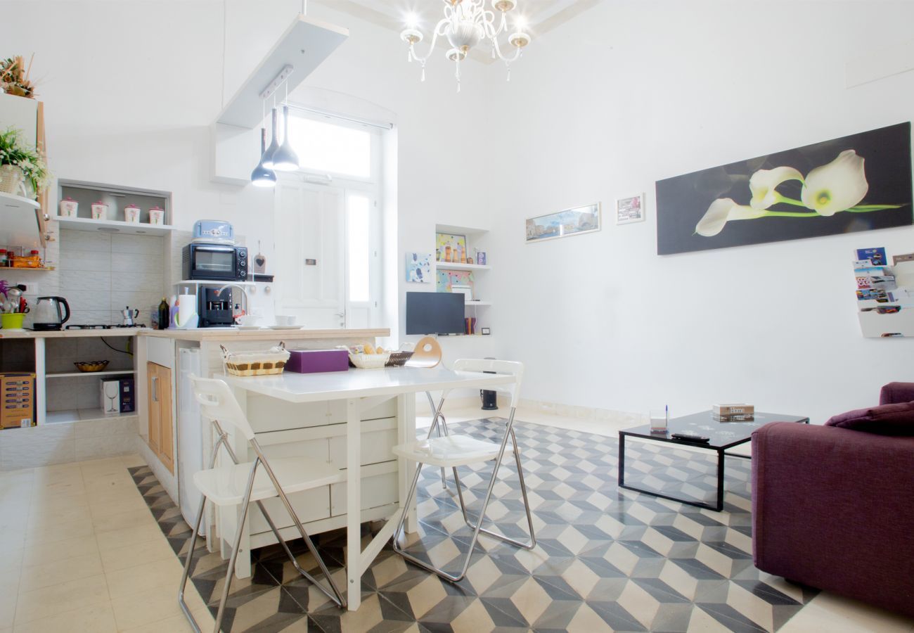Centrale, centro Brindisi, Luminoso, ampi spazi, adatto alle famiglie Appartamento a Brindisi - Casa Orchidea - The Fab Stay