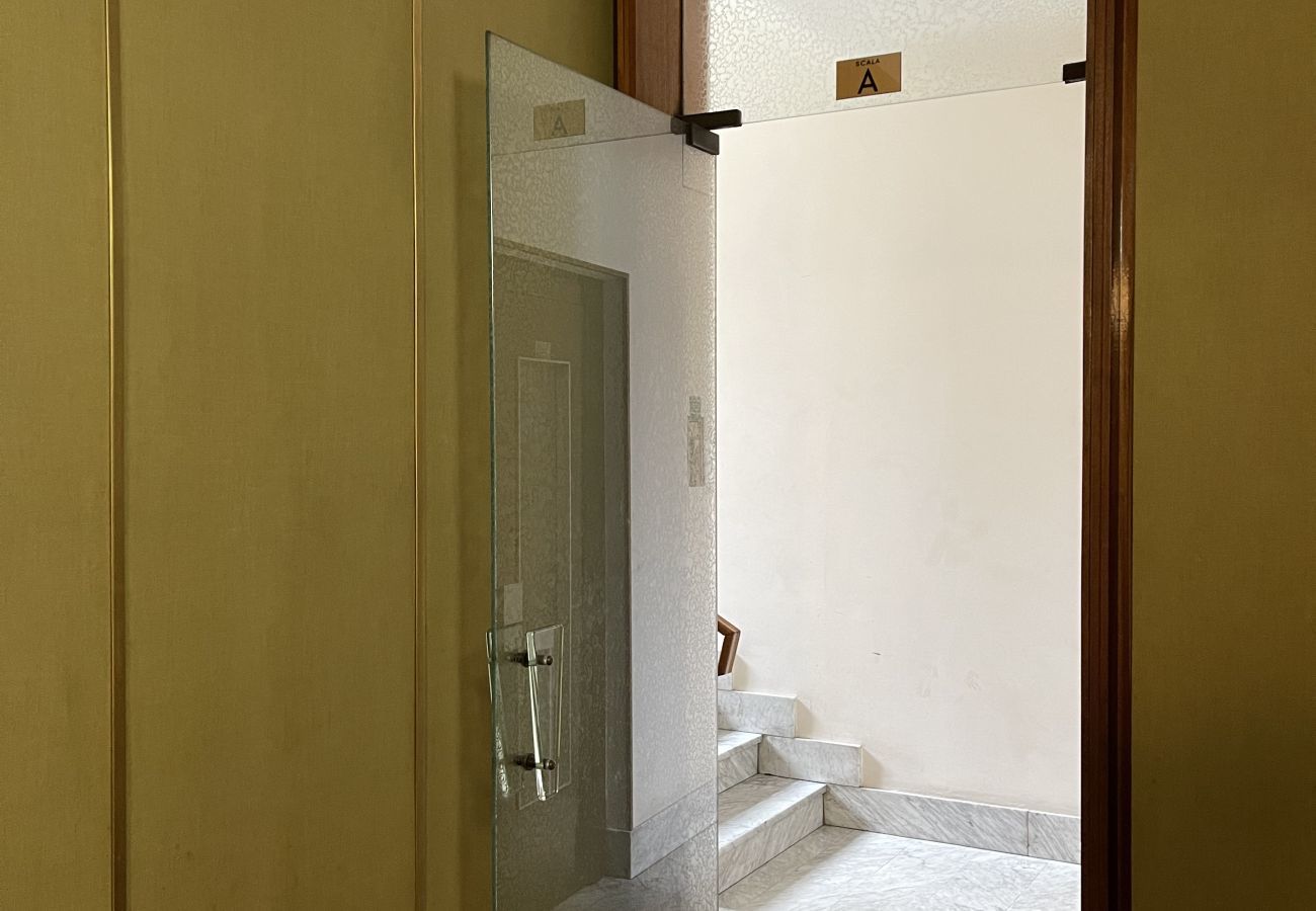 Entrata Scale - MYHOUSE INN PARADISO - Affitti Brevi Italia Appartamento a Torino - MYHOUSE INN PARADISO - Affitti Brevi Italia