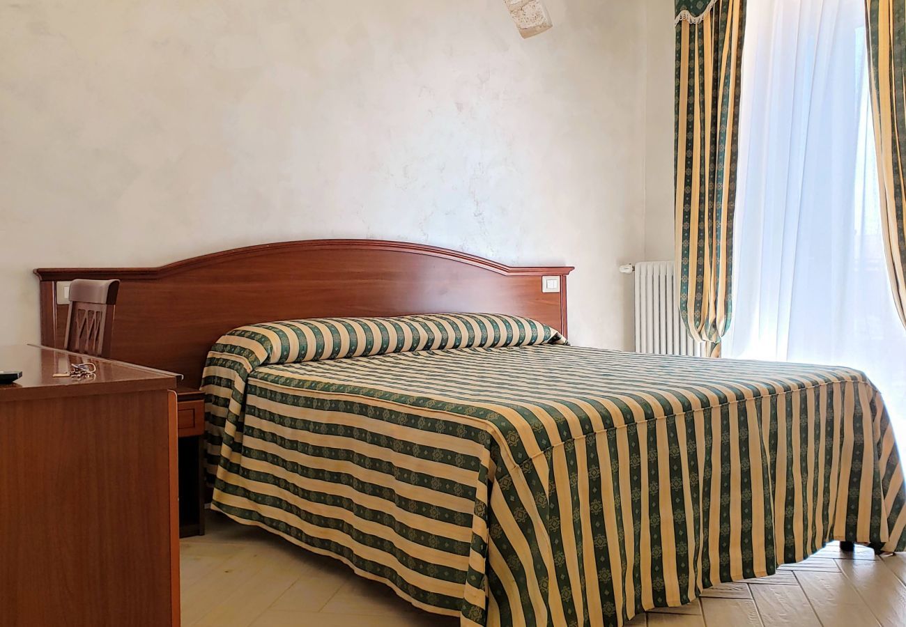Camera da letto Dimora Arco 1- Affitti Brevi Italia Camera da letto Dimora Arco 1- Affitti Brevi Italia