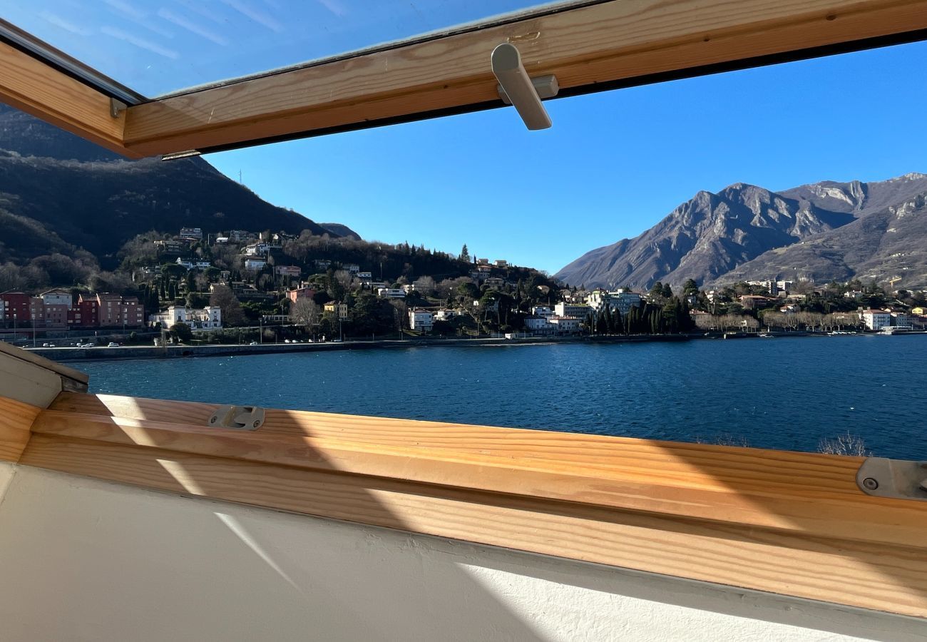 Meravigliosa vista sul lago e montagne Meravigliosa vista sul lago e montagne