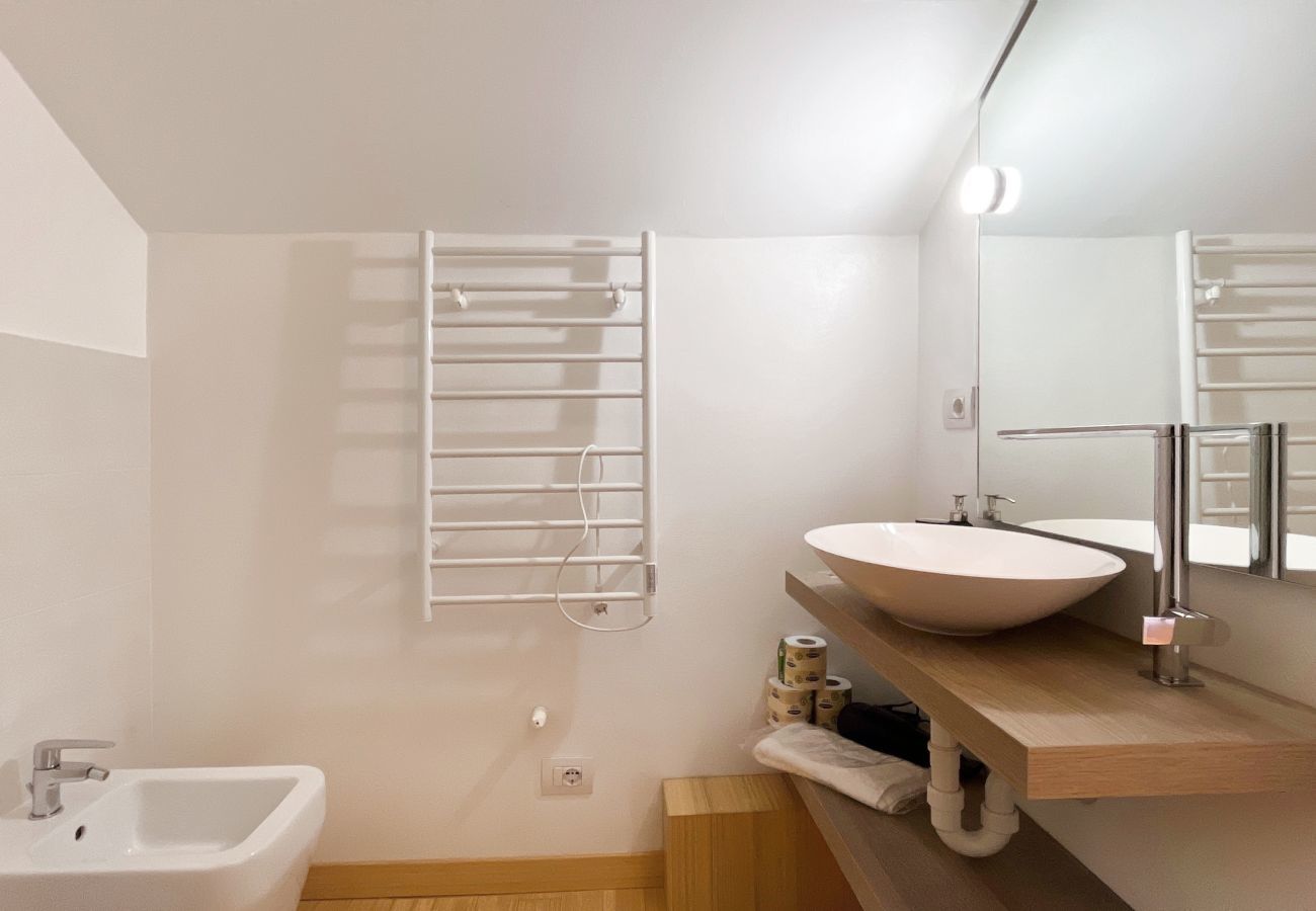Bagno moderno, accogliente, confortevole Bagno moderno, accogliente, confortevole