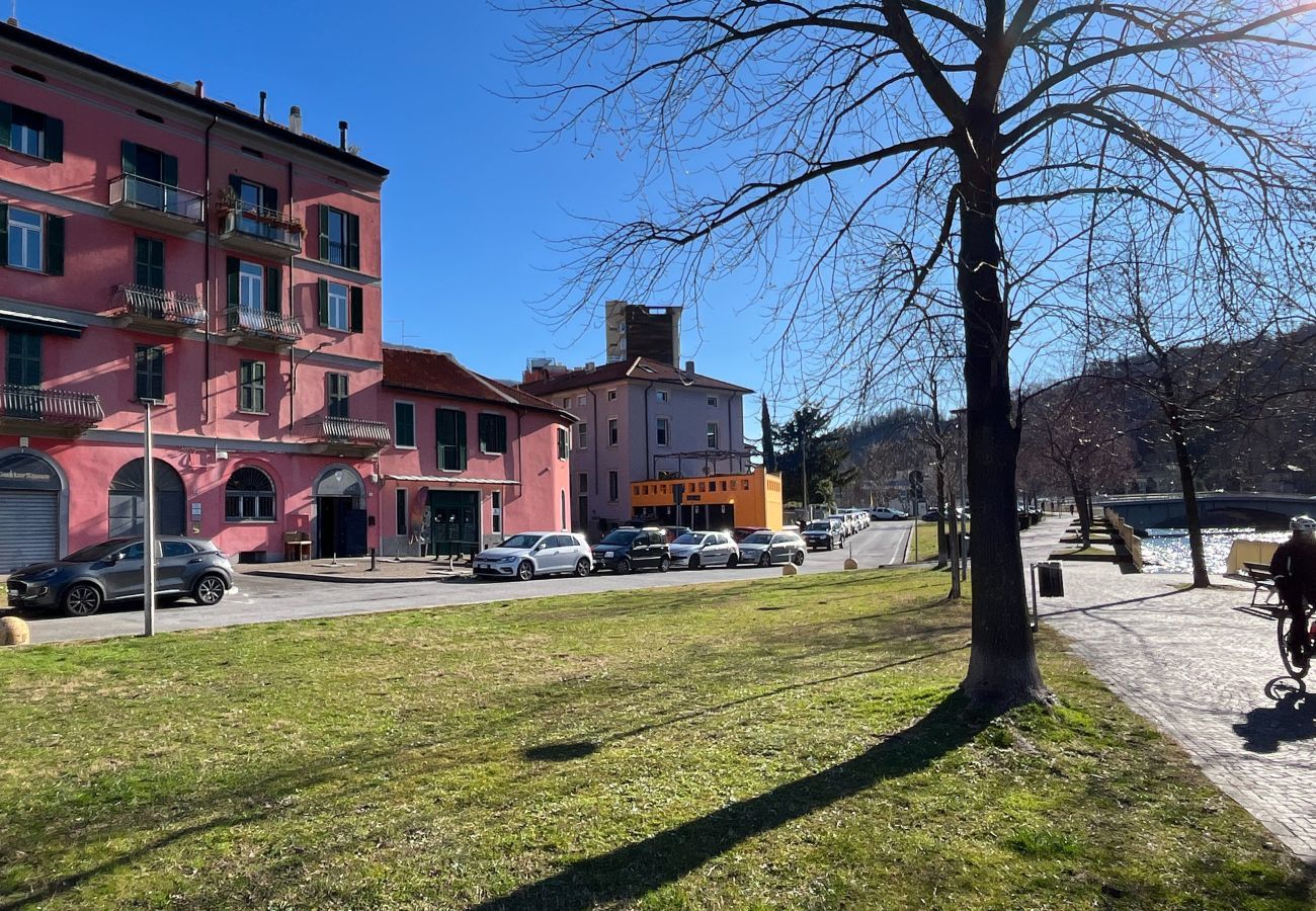 Passeggiate, vista montagne e lago Passeggiate, vista montagne e lago tramonti bellissimi