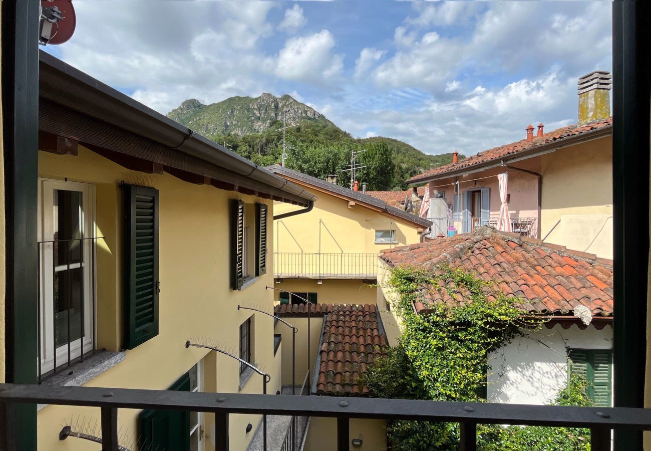 Vista panoramica dalla camera da letto sul paesaggio circostante Tranquillo e luminoso